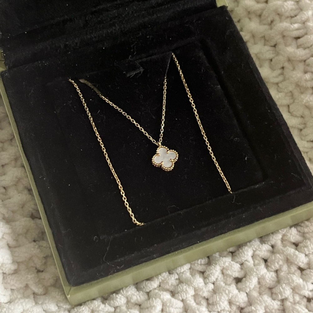 Van Cleef & Arpels Sweet Mother of Pearl Alhambra necklace
